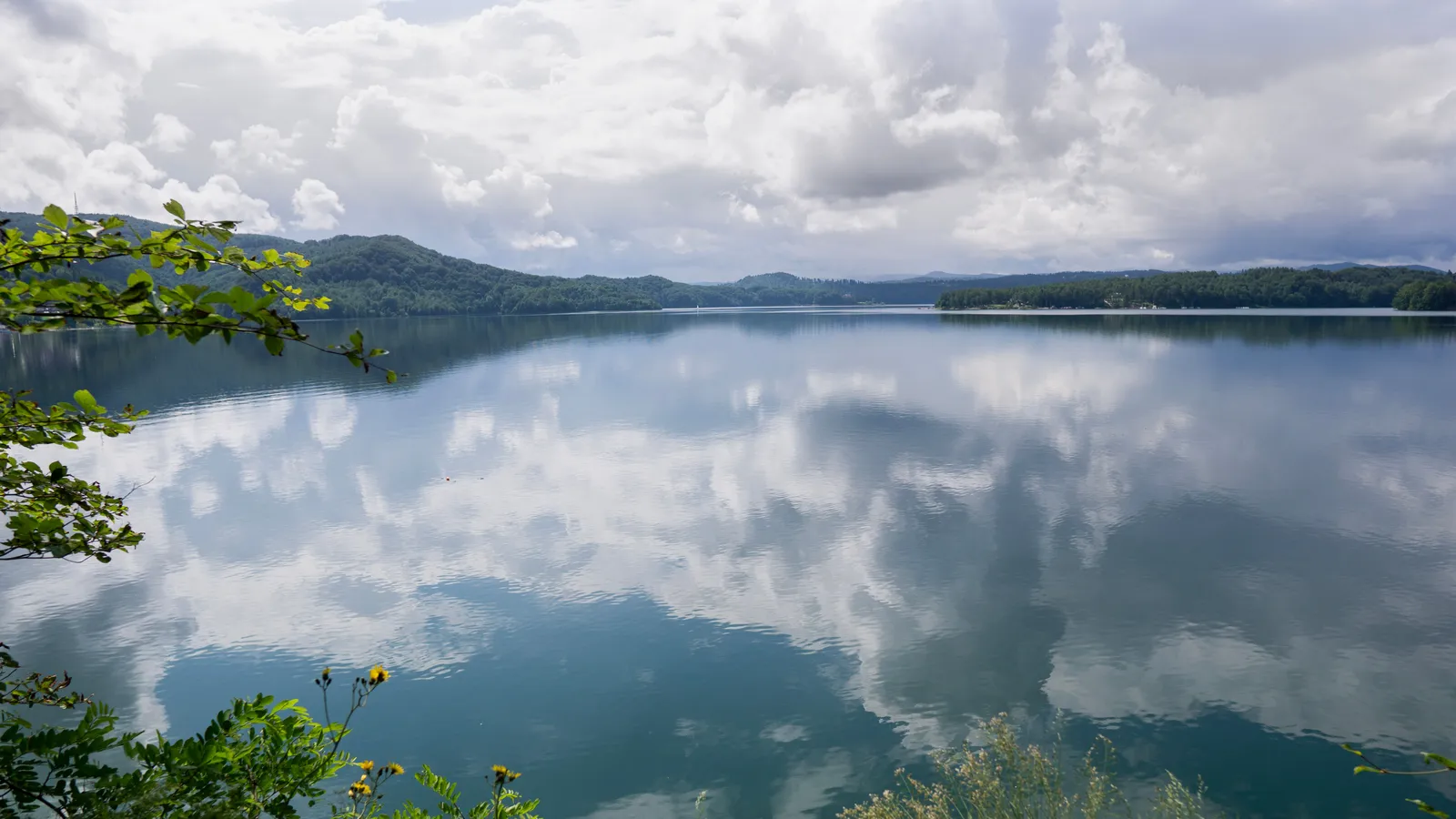 Building a Sloped Lot Lake House on Lake Keowee: What Buyers Should Understand